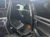 Volkswagen Touareg 2013 года за 13 000 000 тг. в Астана – фото 3