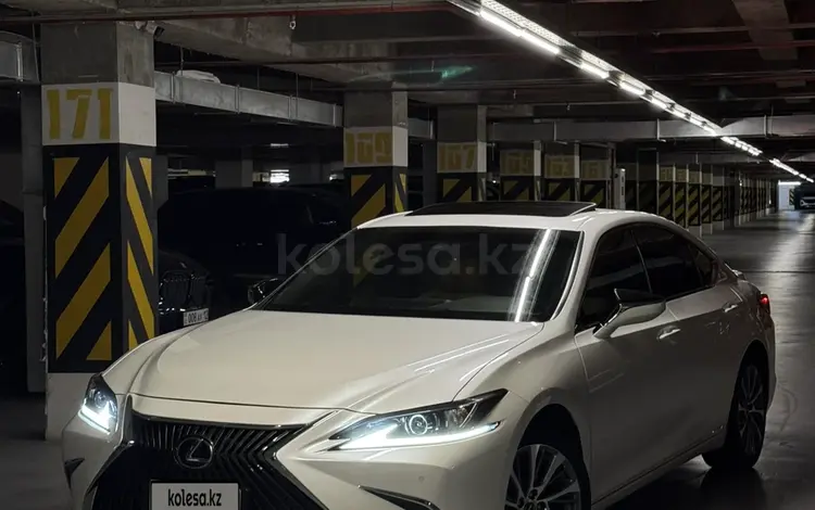 Lexus ES 300h 2020 года за 16 500 000 тг. в Актау
