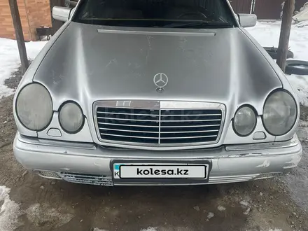 Mercedes-Benz E 200 1998 года за 1 850 000 тг. в Алматы