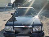 Mercedes-Benz E 300 1993 годаүшін2 200 000 тг. в Актобе – фото 2