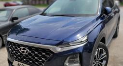 Hyundai Santa Fe 2019 года за 14 200 000 тг. в Семей