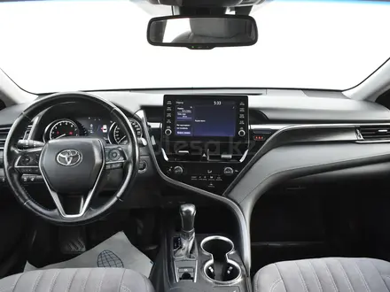 Toyota Camry 2023 года за 14 400 000 тг. в Атырау – фото 9