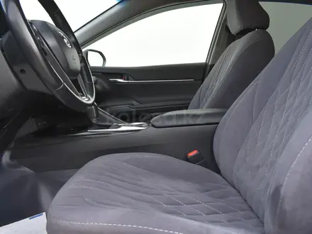 Toyota Camry 2023 года за 14 400 000 тг. в Атырау – фото 17
