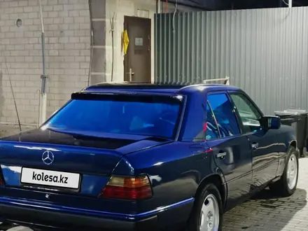 Mercedes-Benz E 300 1990 года за 1 900 000 тг. в Алматы – фото 5