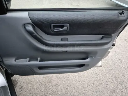 Honda CR-V 1997 года за 3 100 000 тг. в Алматы – фото 10