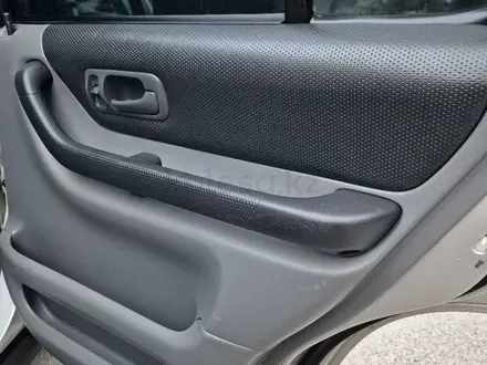 Honda CR-V 1997 года за 3 100 000 тг. в Алматы – фото 13