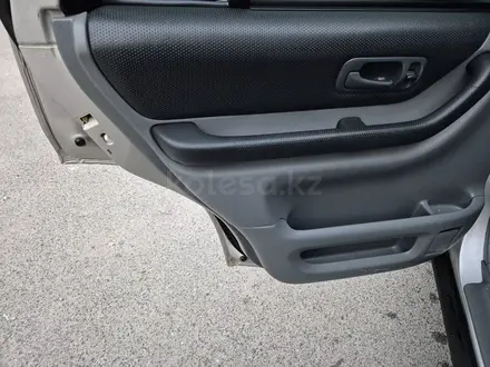 Honda CR-V 1997 года за 3 100 000 тг. в Алматы – фото 17