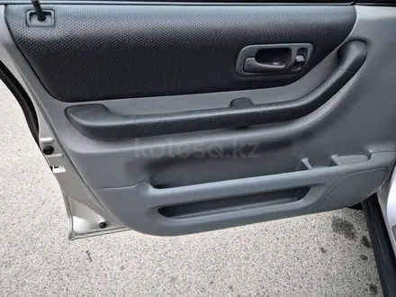 Honda CR-V 1997 года за 3 100 000 тг. в Алматы – фото 20