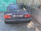 Mercedes-Benz E 230 1998 года за 2 500 000 тг. в Тараз – фото 2