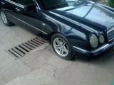 Mercedes-Benz E 230 1998 года за 2 300 000 тг. в Тараз – фото 5