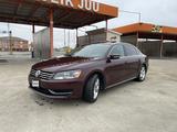 Volkswagen Passat 2013 года за 4 800 000 тг. в Атырау – фото 3