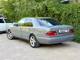 Mercedes-Benz E 230 1997 года за 2 100 000 тг. в Караганда – фото 4