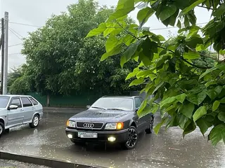 Audi 100