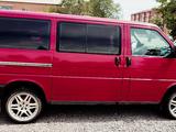 Volkswagen Multivan 1994 года за 3 600 000 тг. в Караганда