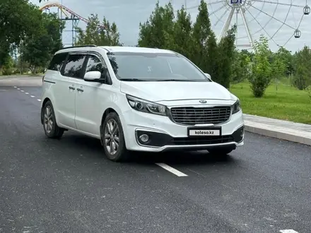 Kia Carnival 2016 года за 11 500 000 тг. в Шымкент – фото 3