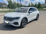 Volkswagen Touareg 2021 года за 33 333 333 тг. в Астана