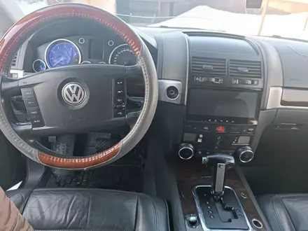 Volkswagen Touareg 2005 года за 5 500 000 тг. в Костанай – фото 4