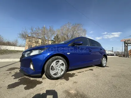 Hyundai i20 2023 года за 6 800 000 тг. в Караганда