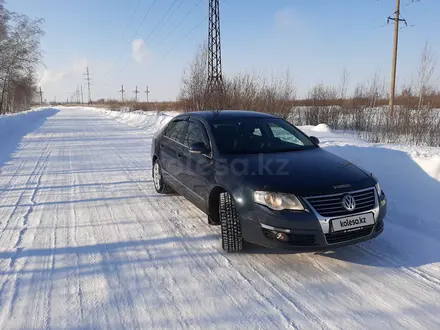 Volkswagen Passat 2005 года за 4 500 000 тг. в Петропавловск – фото 3