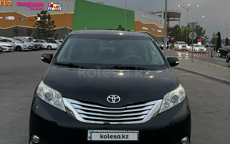 Toyota Sienna 2014 года за 12 200 000 тг. в Алматы