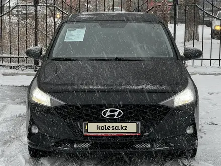 Hyundai Accent 2022 года за 8 150 000 тг. в Семей – фото 2