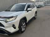Toyota RAV4 2021 года за 13 000 000 тг. в Астана