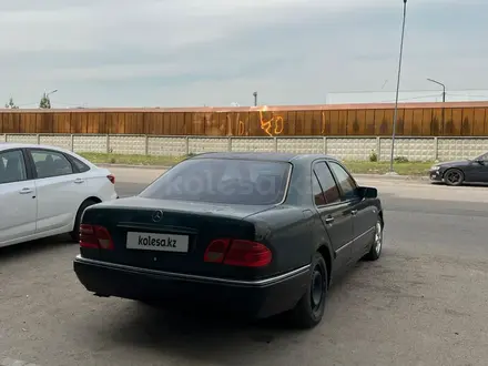 Mercedes-Benz E 320 1996 года за 2 300 000 тг. в Алматы – фото 2
