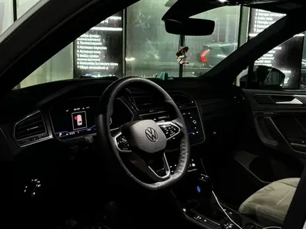 Volkswagen Tiguan 2021 года за 16 000 000 тг. в Алматы – фото 17