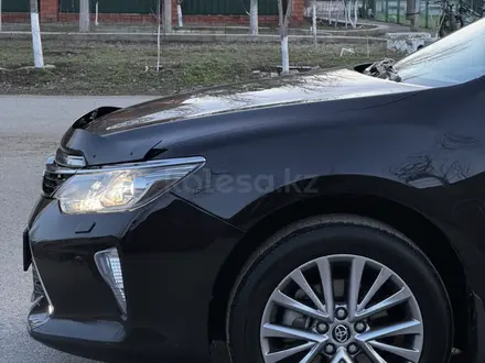 Toyota Camry 2018 года за 13 800 000 тг. в Актобе – фото 10