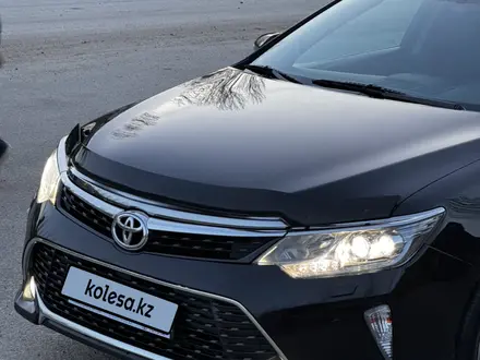 Toyota Camry 2018 года за 13 800 000 тг. в Актобе – фото 8