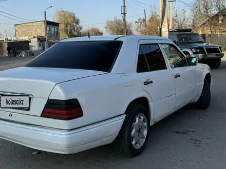 Mercedes-Benz E 220 1993 года за 1 850 000 тг. в Тараз – фото 8