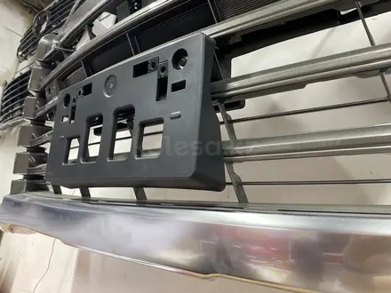 Решетка радиатора Lexus LX570 за 150 000 тг. в Алматы – фото 2