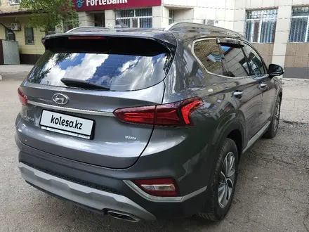 Hyundai Santa Fe 2020 года за 15 000 000 тг. в Караганда – фото 4