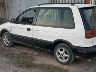 Mitsubishi Space Runner, 1992