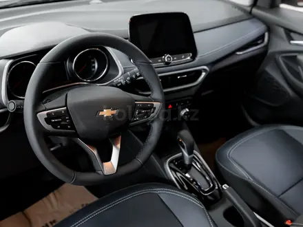 Chevrolet Tracker Premier 2025 года за 10 740 000 тг. в Петропавловск – фото 4
