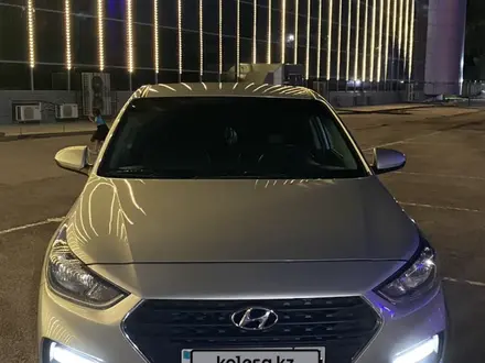 Hyundai Accent 2019 года за 7 400 000 тг. в Актобе – фото 3