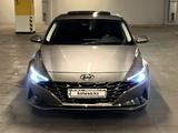 Hyundai Elantra 2023 годаfor11 300 000 тг. в Алматы