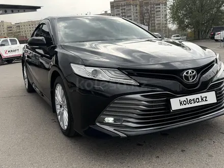Toyota Camry 2018 года за 14 400 000 тг. в Алматы – фото 3