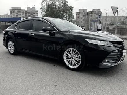 Toyota Camry 2018 года за 14 400 000 тг. в Алматы