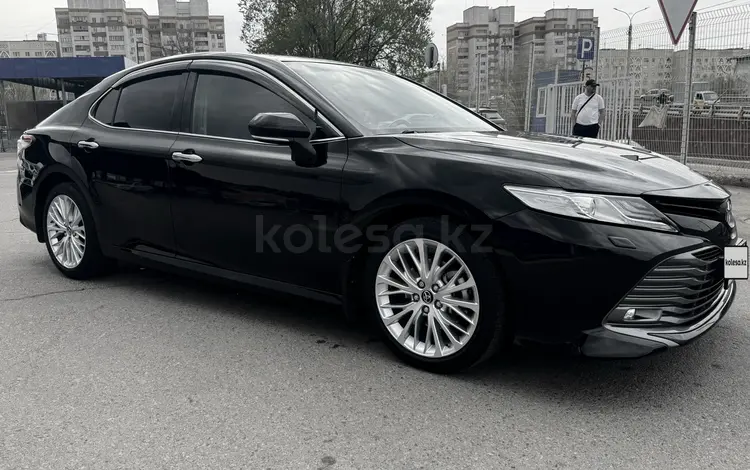 Toyota Camry 2018 года за 14 400 000 тг. в Алматы