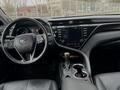 Toyota Camry 2018 года за 14 400 000 тг. в Алматы – фото 10
