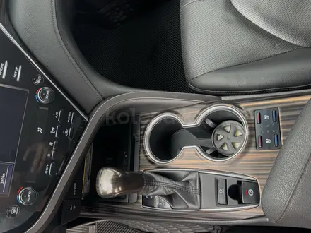 Toyota Camry 2018 года за 14 400 000 тг. в Алматы – фото 11