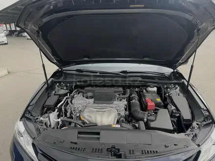 Toyota Camry 2018 года за 14 400 000 тг. в Алматы – фото 14