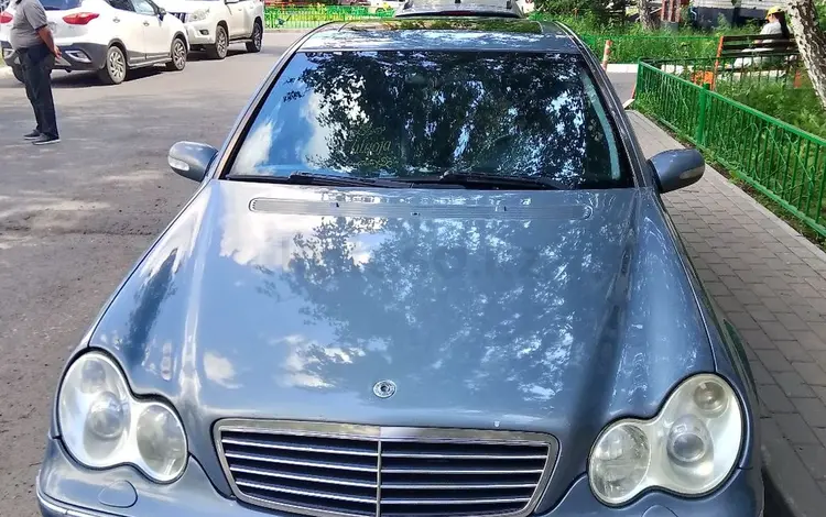 Mercedes-Benz C 230 2004 годаfor4 500 000 тг. в Астана