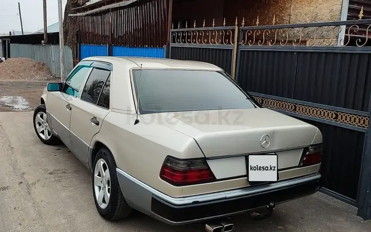 Mercedes-Benz E 220 1993 года за 2 100 000 тг. в Алматы