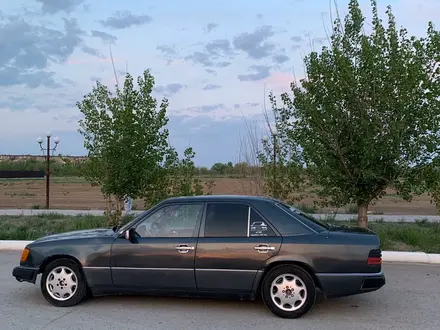 Mercedes-Benz E 200 1992 года за 1 800 000 тг. в Караганда – фото 6