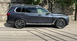BMW X7 2021 года за 41 500 000 тг. в Алматы – фото 3