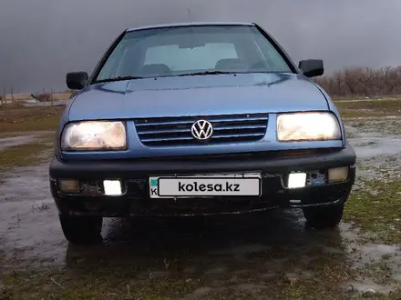 Volkswagen Vento 1993 года за 1 300 000 тг. в Уральск