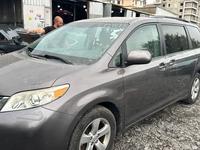 Toyota Sienna 2014 года за 7 800 000 тг. в Атырау