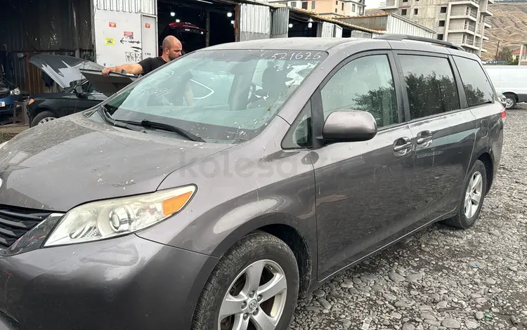 Toyota Sienna 2014 года за 7 800 000 тг. в Атырау